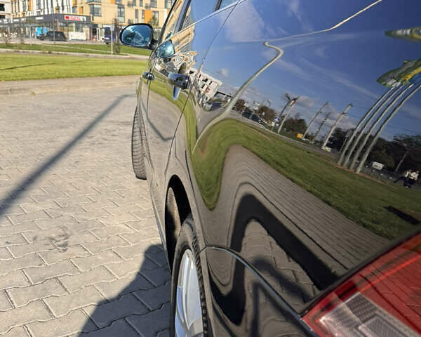 Черный Фольксваген Гольф, объемом двигателя 1.6 л и пробегом 235 тыс. км за 8800 $, фото 13 на Automoto.ua