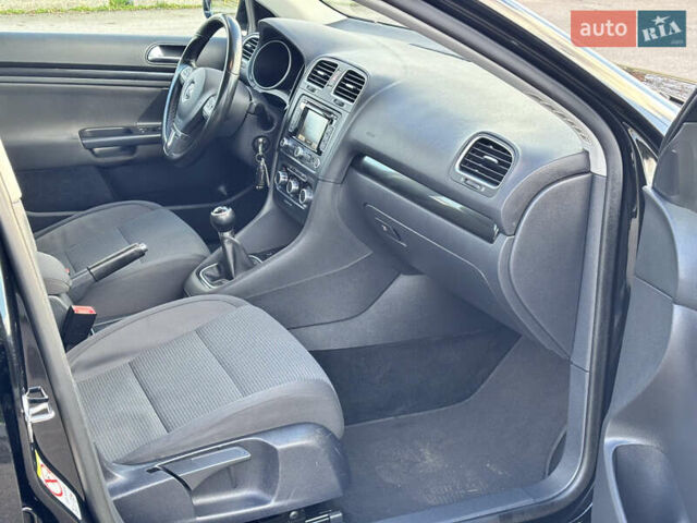 Черный Фольксваген Гольф, объемом двигателя 1.4 л и пробегом 200 тыс. км за 8600 $, фото 26 на Automoto.ua