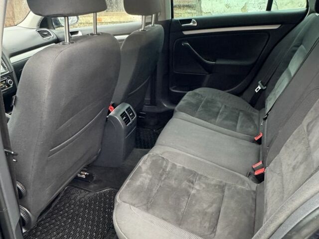 Черный Фольксваген Гольф, объемом двигателя 1.6 л и пробегом 243 тыс. км за 7300 $, фото 7 на Automoto.ua