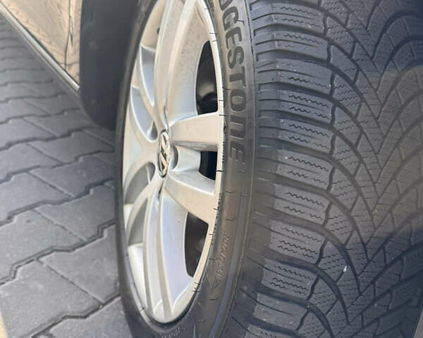 Черный Фольксваген Гольф, объемом двигателя 1.6 л и пробегом 235 тыс. км за 8800 $, фото 1 на Automoto.ua