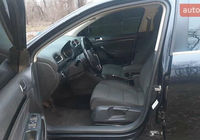 Черный Фольксваген Гольф, объемом двигателя 1.39 л и пробегом 240 тыс. км за 7800 $, фото 5 на Automoto.ua