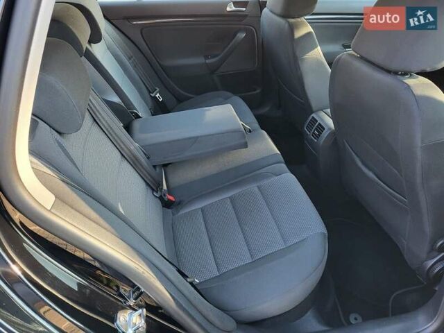 Черный Фольксваген Гольф, объемом двигателя 1.4 л и пробегом 199 тыс. км за 8000 $, фото 19 на Automoto.ua