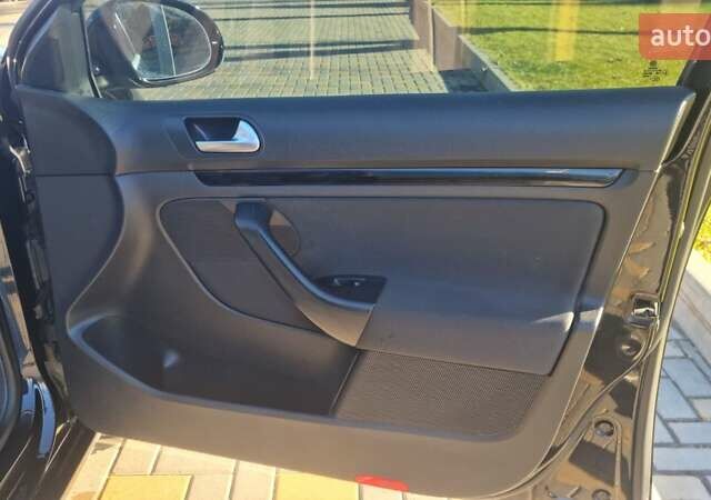 Чорний Фольксваген Гольф, об'ємом двигуна 1.6 л та пробігом 301 тис. км за 8250 $, фото 18 на Automoto.ua