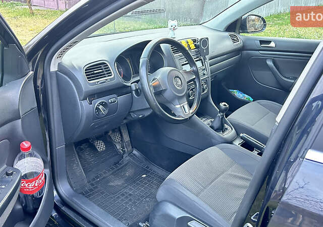 Черный Фольксваген Гольф, объемом двигателя 1.6 л и пробегом 247 тыс. км за 7800 $, фото 15 на Automoto.ua