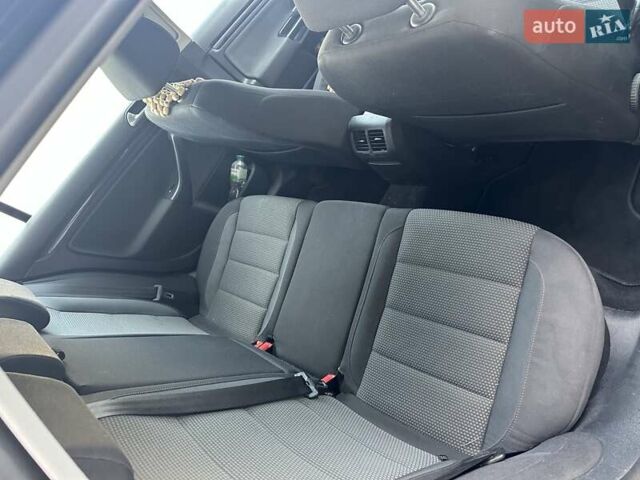 Черный Фольксваген Гольф, объемом двигателя 1.6 л и пробегом 285 тыс. км за 7700 $, фото 12 на Automoto.ua