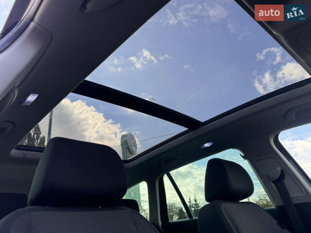 Черный Фольксваген Гольф, объемом двигателя 1.6 л и пробегом 235 тыс. км за 8800 $, фото 4 на Automoto.ua