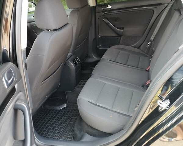 Черный Фольксваген Гольф, объемом двигателя 1.6 л и пробегом 254 тыс. км за 8000 $, фото 18 на Automoto.ua