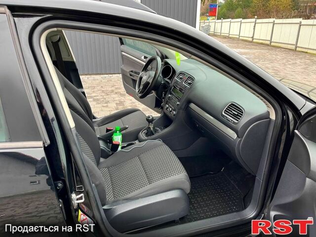 Черный Фольксваген Гольф, объемом двигателя 1.2 л и пробегом 217 тыс. км за 5500 $, фото 12 на Automoto.ua