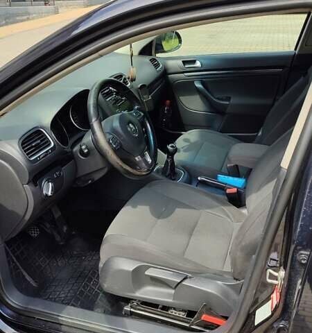 Черный Фольксваген Гольф, объемом двигателя 1.6 л и пробегом 300 тыс. км за 7200 $, фото 4 на Automoto.ua