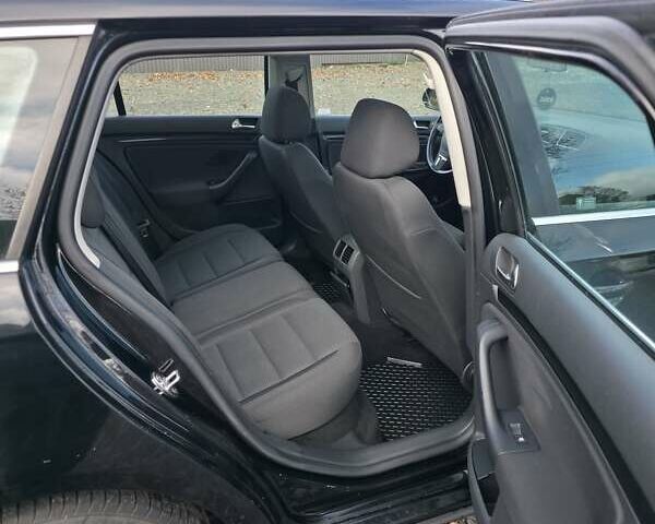 Черный Фольксваген Гольф, объемом двигателя 1.6 л и пробегом 182 тыс. км за 7200 $, фото 8 на Automoto.ua