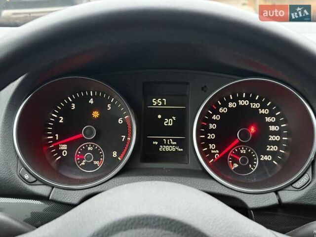 Черный Фольксваген Гольф, объемом двигателя 1.39 л и пробегом 228 тыс. км за 8200 $, фото 14 на Automoto.ua