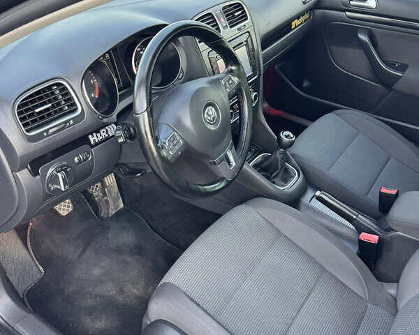 Черный Фольксваген Гольф, объемом двигателя 1.6 л и пробегом 235 тыс. км за 8800 $, фото 35 на Automoto.ua