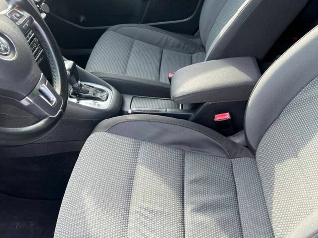 Черный Фольксваген Гольф, объемом двигателя 1.6 л и пробегом 197 тыс. км за 8200 $, фото 7 на Automoto.ua