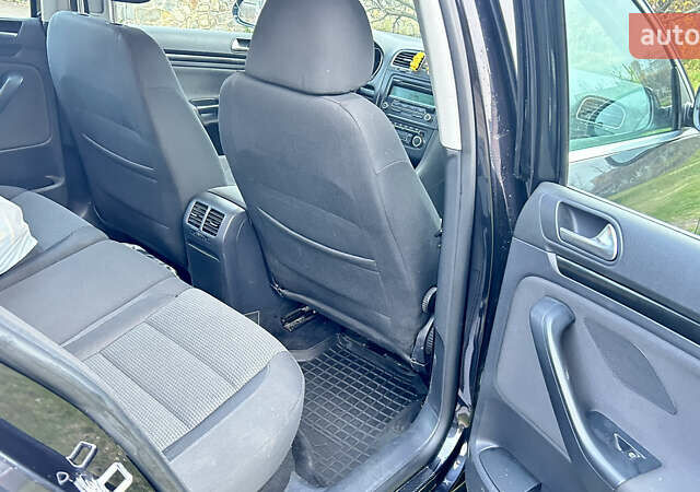 Черный Фольксваген Гольф, объемом двигателя 1.6 л и пробегом 247 тыс. км за 7800 $, фото 13 на Automoto.ua