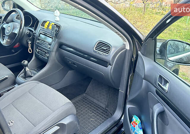 Черный Фольксваген Гольф, объемом двигателя 1.6 л и пробегом 247 тыс. км за 7800 $, фото 12 на Automoto.ua