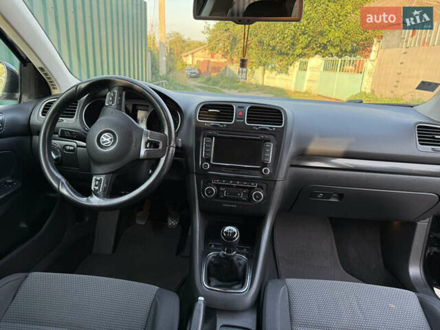 Черный Фольксваген Гольф, объемом двигателя 1.6 л и пробегом 300 тыс. км за 8200 $, фото 19 на Automoto.ua