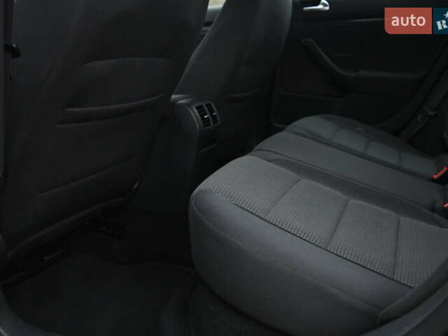 Черный Фольксваген Гольф, объемом двигателя 1.97 л и пробегом 275 тыс. км за 8850 $, фото 30 на Automoto.ua