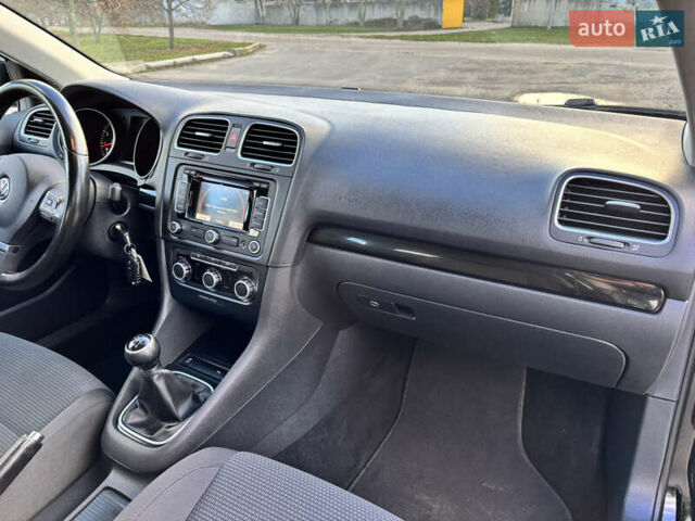 Черный Фольксваген Гольф, объемом двигателя 1.4 л и пробегом 200 тыс. км за 8600 $, фото 27 на Automoto.ua