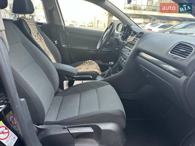 Черный Фольксваген Гольф, объемом двигателя 1.6 л и пробегом 285 тыс. км за 7700 $, фото 13 на Automoto.ua