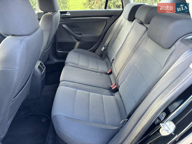 Черный Фольксваген Гольф, объемом двигателя 1.4 л и пробегом 200 тыс. км за 8600 $, фото 33 на Automoto.ua