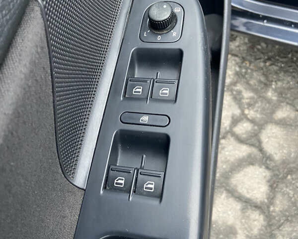 Черный Фольксваген Гольф, объемом двигателя 1.6 л и пробегом 230 тыс. км за 8450 $, фото 10 на Automoto.ua