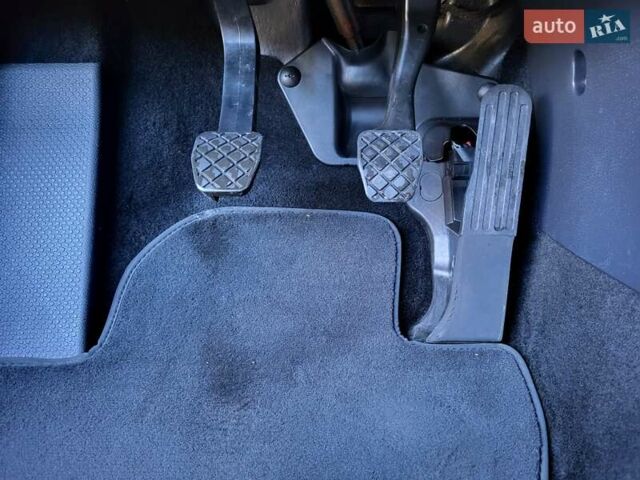 Черный Фольксваген Гольф, объемом двигателя 1.4 л и пробегом 199 тыс. км за 8000 $, фото 25 на Automoto.ua