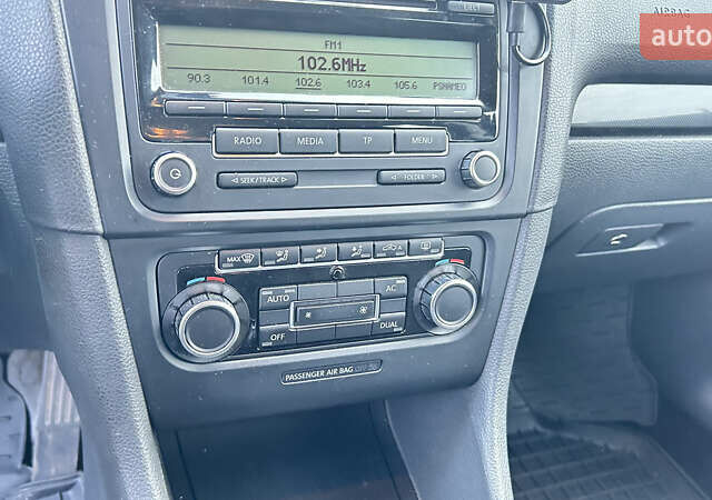 Черный Фольксваген Гольф, объемом двигателя 1.6 л и пробегом 247 тыс. км за 7800 $, фото 17 на Automoto.ua