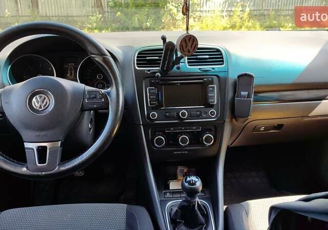 Черный Фольксваген Гольф, объемом двигателя 1.6 л и пробегом 300 тыс. км за 7200 $, фото 1 на Automoto.ua