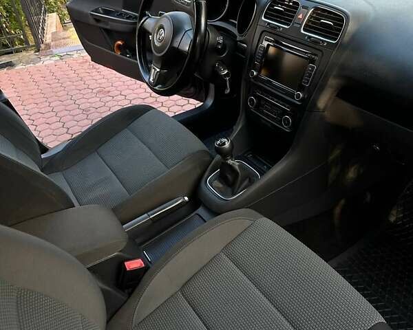 Черный Фольксваген Гольф, объемом двигателя 1.4 л и пробегом 173 тыс. км за 8200 $, фото 20 на Automoto.ua