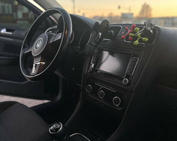 Черный Фольксваген Гольф, объемом двигателя 2 л и пробегом 240 тыс. км за 8600 $, фото 23 на Automoto.ua