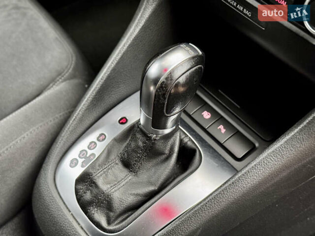 Чорний Фольксваген Гольф, об'ємом двигуна 2 л та пробігом 220 тис. км за 9699 $, фото 45 на Automoto.ua