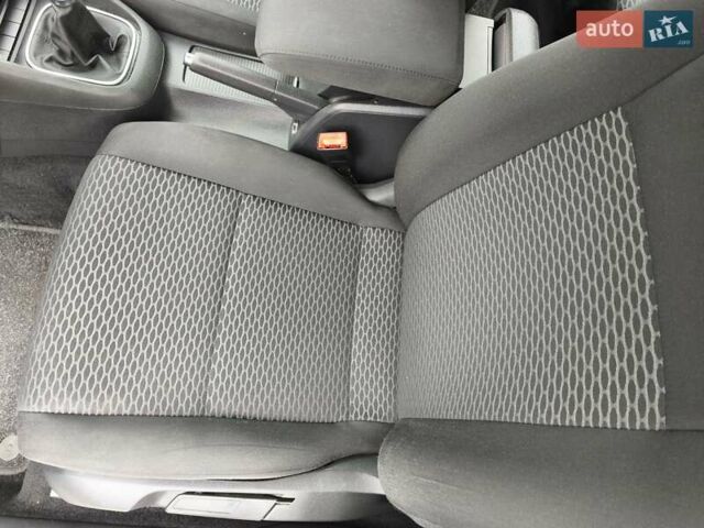 Черный Фольксваген Гольф, объемом двигателя 1.6 л и пробегом 253 тыс. км за 7550 $, фото 8 на Automoto.ua