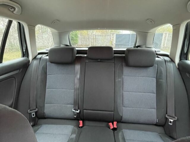 Черный Фольксваген Гольф, объемом двигателя 1.6 л и пробегом 225 тыс. км за 8250 $, фото 10 на Automoto.ua