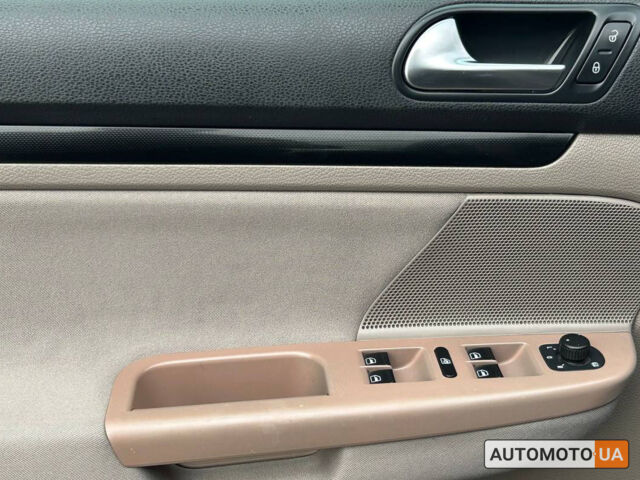 Чорний Фольксваген Гольф, об'ємом двигуна 1.6 л та пробігом 295 тис. км за 8200 $, фото 6 на Automoto.ua