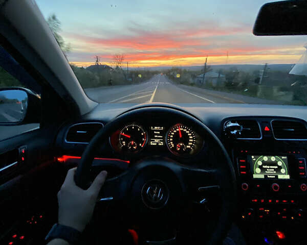 Черный Фольксваген Гольф, объемом двигателя 1.2 л и пробегом 298 тыс. км за 6600 $, фото 8 на Automoto.ua