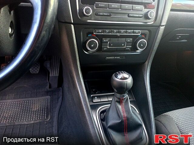 Черный Фольксваген Гольф, объемом двигателя 1.6 л и пробегом 198 тыс. км за 8000 $, фото 9 на Automoto.ua