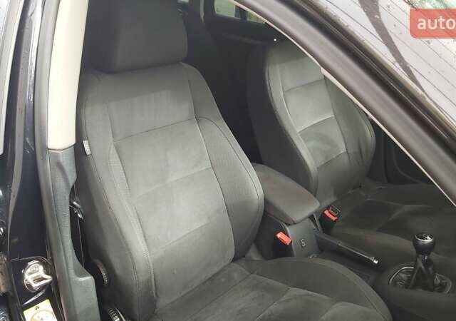 Чорний Фольксваген Гольф, об'ємом двигуна 1.39 л та пробігом 237 тис. км за 7500 $, фото 11 на Automoto.ua