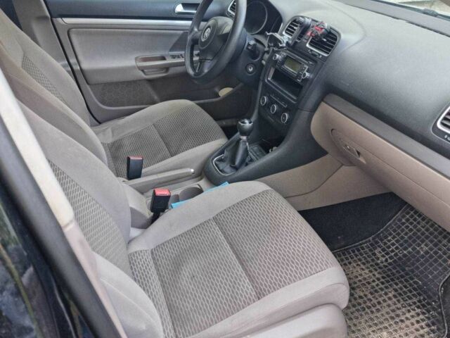 Черный Фольксваген Гольф, объемом двигателя 1.6 л и пробегом 300 тыс. км за 6700 $, фото 2 на Automoto.ua