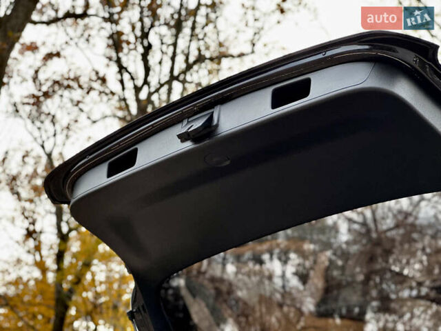 Чорний Фольксваген Гольф, об'ємом двигуна 2 л та пробігом 220 тис. км за 9699 $, фото 63 на Automoto.ua