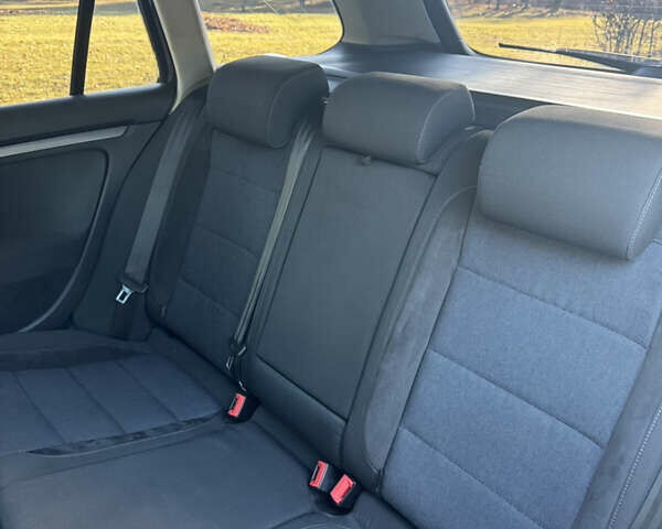 Черный Фольксваген Гольф, объемом двигателя 1.6 л и пробегом 203 тыс. км за 8300 $, фото 19 на Automoto.ua