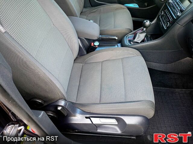 Черный Фольксваген Гольф, объемом двигателя 1.6 л и пробегом 198 тыс. км за 8000 $, фото 11 на Automoto.ua