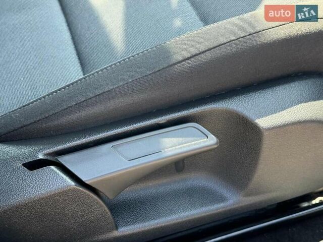 Черный Фольксваген Гольф, объемом двигателя 1.6 л и пробегом 305 тыс. км за 8490 $, фото 25 на Automoto.ua