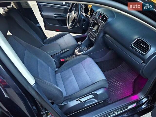 Черный Фольксваген Гольф, объемом двигателя 1.6 л и пробегом 408 тыс. км за 7600 $, фото 6 на Automoto.ua