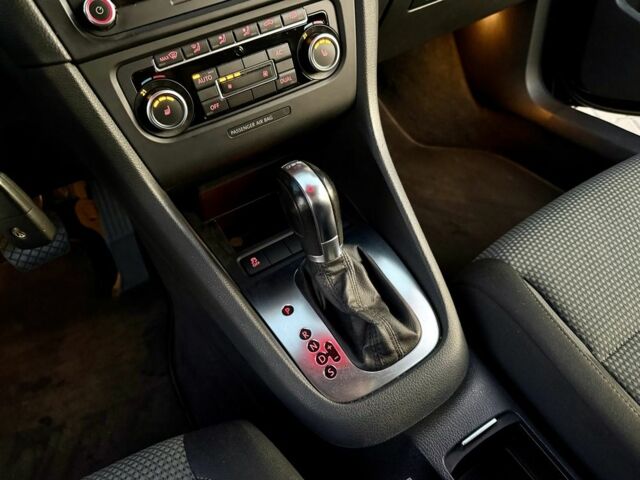 Черный Фольксваген Гольф, объемом двигателя 1.6 л и пробегом 209 тыс. км за 8950 $, фото 16 на Automoto.ua