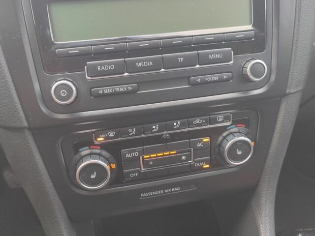 Черный Фольксваген Гольф, объемом двигателя 1 л и пробегом 230 тыс. км за 7500 $, фото 6 на Automoto.ua