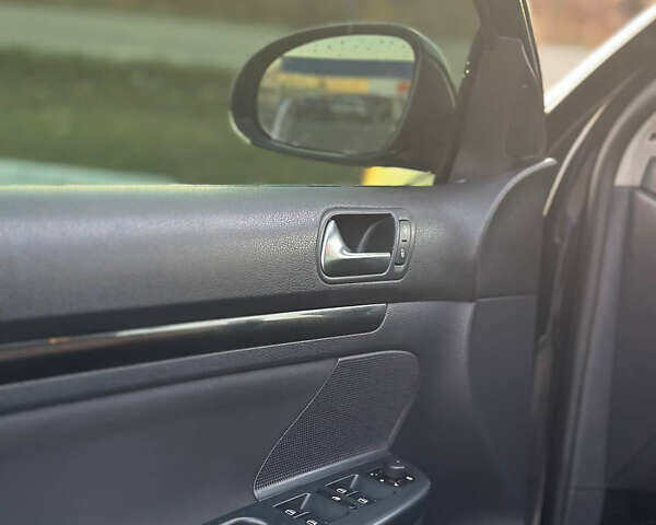 Черный Фольксваген Гольф, объемом двигателя 2 л и пробегом 240 тыс. км за 8600 $, фото 5 на Automoto.ua