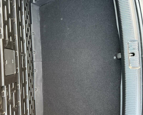 Черный Фольксваген Гольф, объемом двигателя 1.39 л и пробегом 190 тыс. км за 8500 $, фото 12 на Automoto.ua