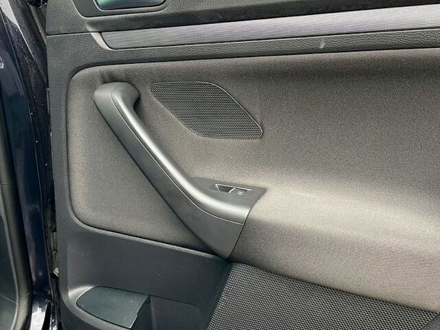 Чорний Фольксваген Гольф, об'ємом двигуна 1.6 л та пробігом 255 тис. км за 8300 $, фото 12 на Automoto.ua