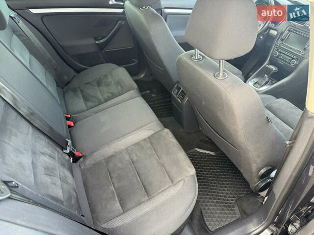 Черный Фольксваген Гольф, объемом двигателя 1.39 л и пробегом 190 тыс. км за 8500 $, фото 22 на Automoto.ua