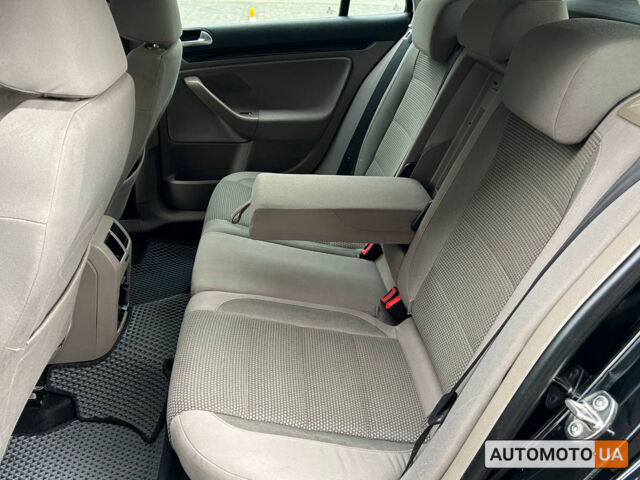 Чорний Фольксваген Гольф, об'ємом двигуна 1.6 л та пробігом 295 тис. км за 8200 $, фото 15 на Automoto.ua